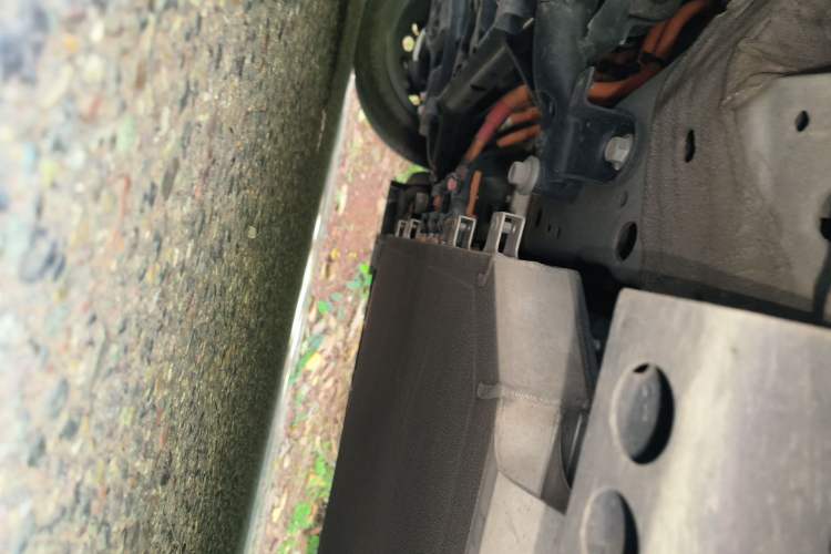 Used Cowin October 2023 301km Zhi Feng Edition Chassis Front Left