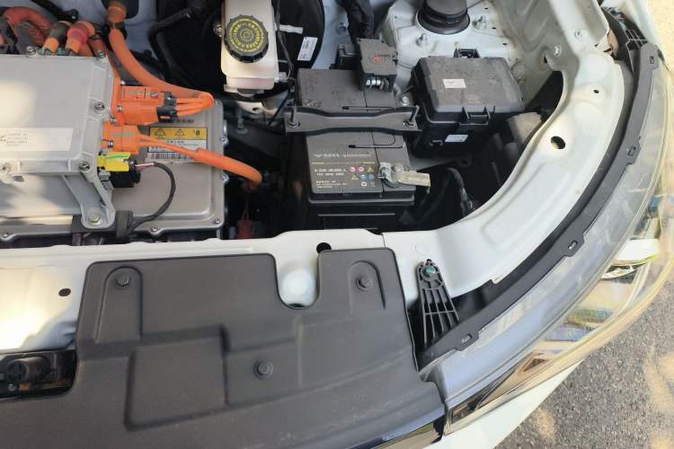 Used Cowin October 2023 301km Zhi Feng Edition Engine Bay Left
