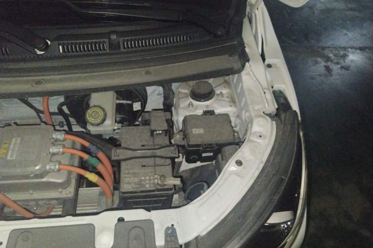 Used Cowin October 2023 201km Wave Rider Edition Engine Bay Left