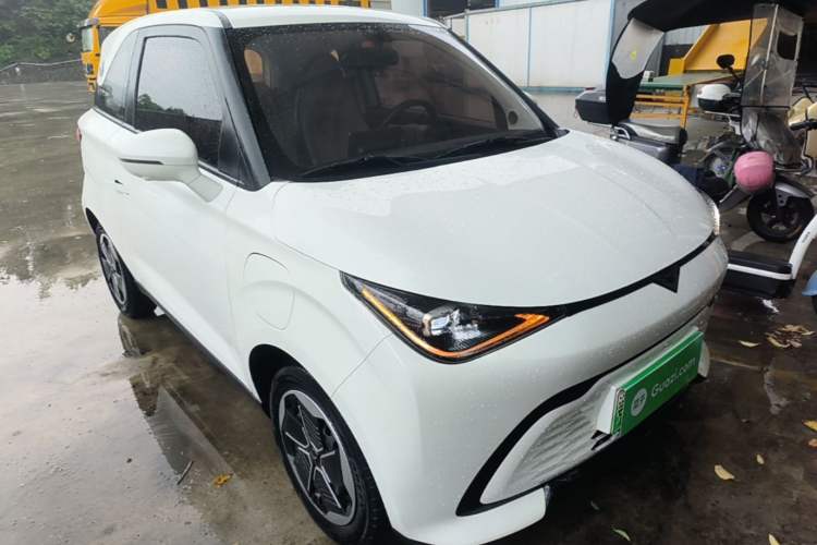 Used Cowin October 2023 201km Wave Rider Edition Front Right 45 Deg