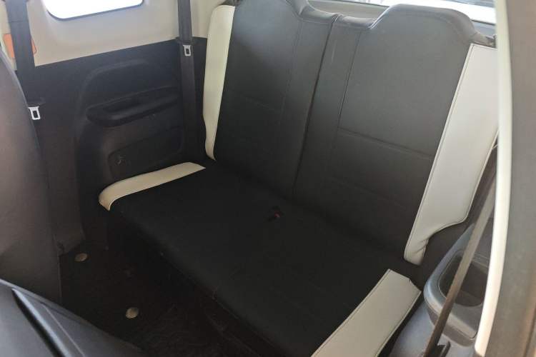 Used Cowin October 2023 201km Wave Rider Edition Interior 4