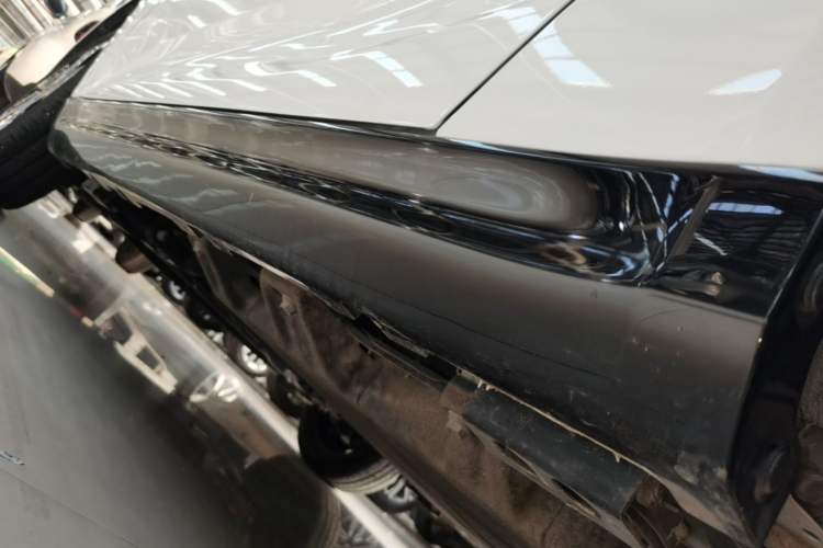 Used Cowin October 2023 201km Wave Rider Edition Left Side Sill