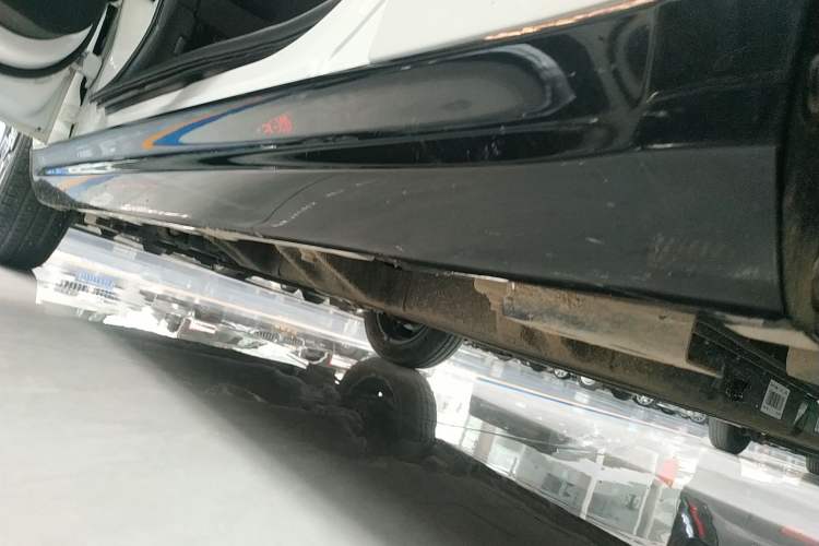 Used Cowin October 2023 201km Wave Rider Edition Left Side Sill