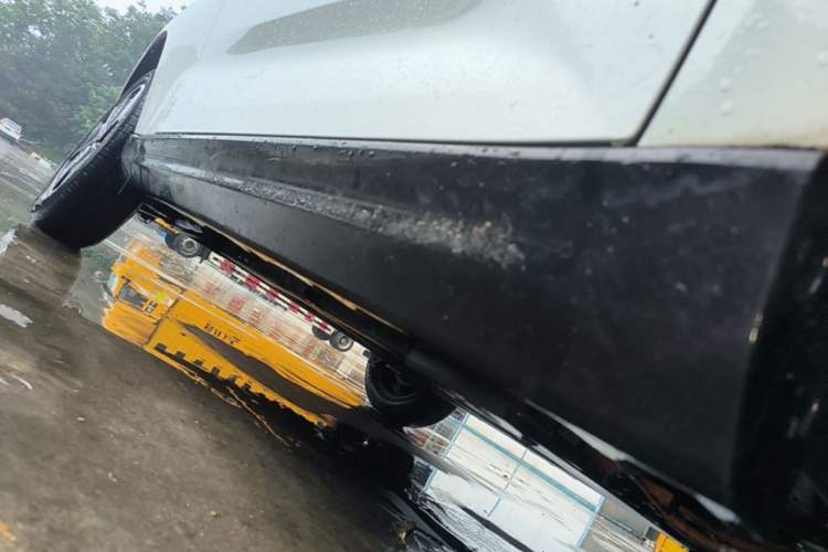 Used Cowin October 2023 201km Wave Rider Edition Right Side Sill