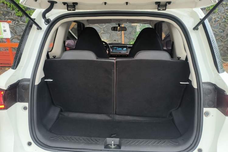 Used Cowin October 2023 201km Wave Rider Edition Trunk