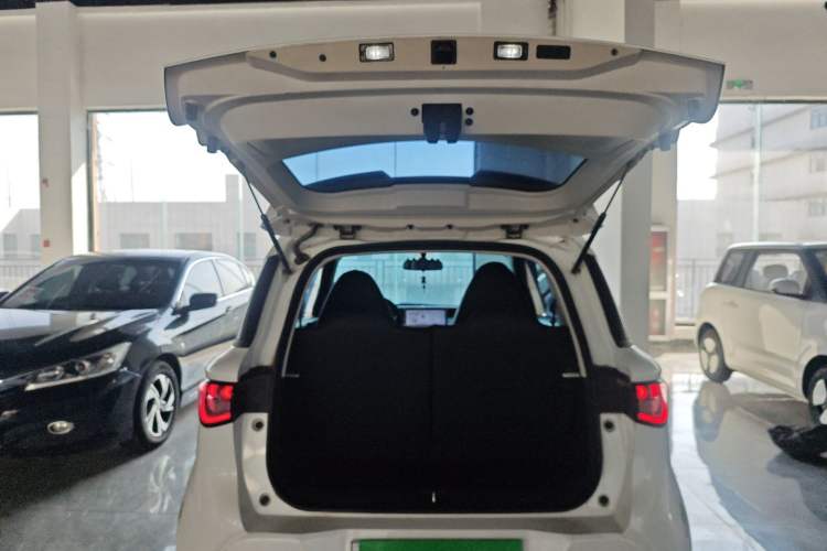 Used Cowin October 2023 201km Wave Rider Edition Trunk