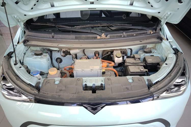Used Cowin October 2025 Mate 300km Surfing Edition Engine Bay