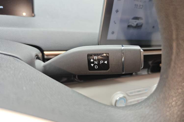 Used Cowin October 2025 Mate 410 km Surfing Edition Gear Lever
