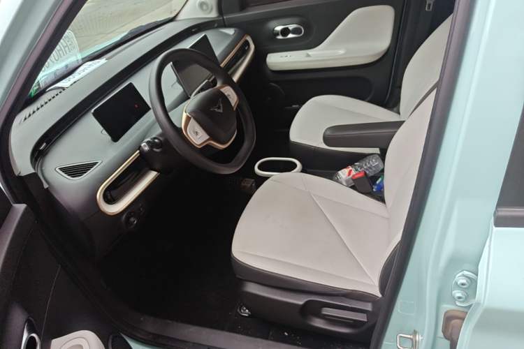 Used Cowin October 2025 Mate 410 km Surfing Edition Left Front Seat