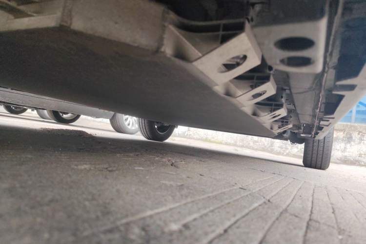 Used Cowin October 2025 Mate 410 km Surfing Edition Chassis Front Left