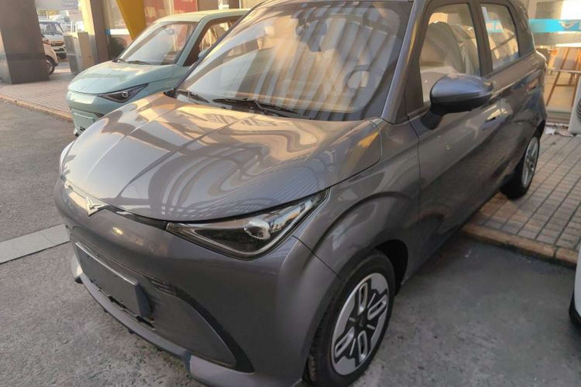 Used Cowin October 2025 Mate 410 km Surfing Edition Front Left 45 Deg