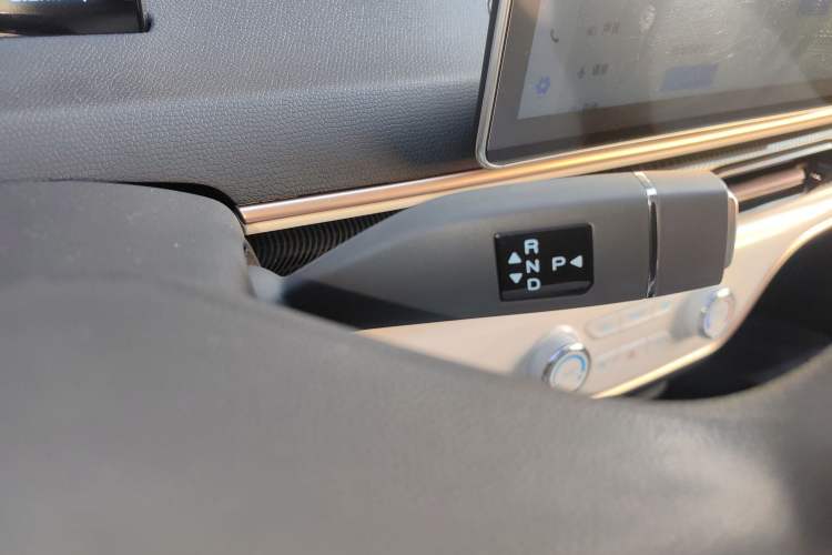 Used Cowin October 2025 Mate 410 km Surfing Edition Gear Lever