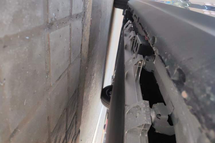 Used Cowin October 2025 Mate 410 km Surfing Edition Left Side Sill