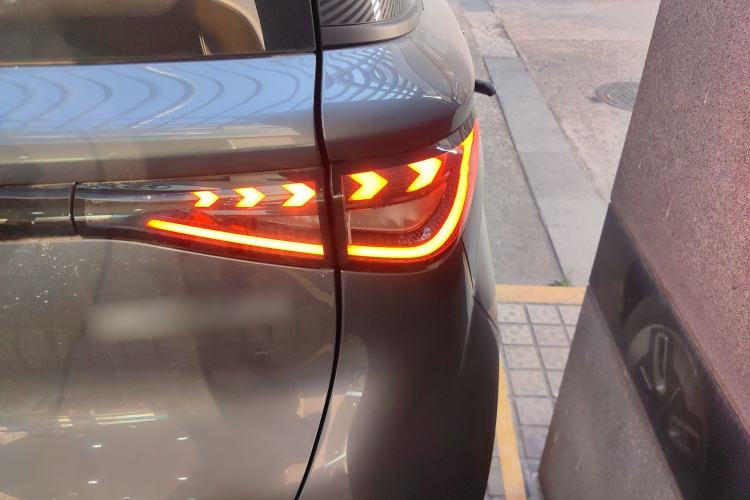 Used Cowin October 2025 Mate 410 km Surfing Edition Right Rear Taillight