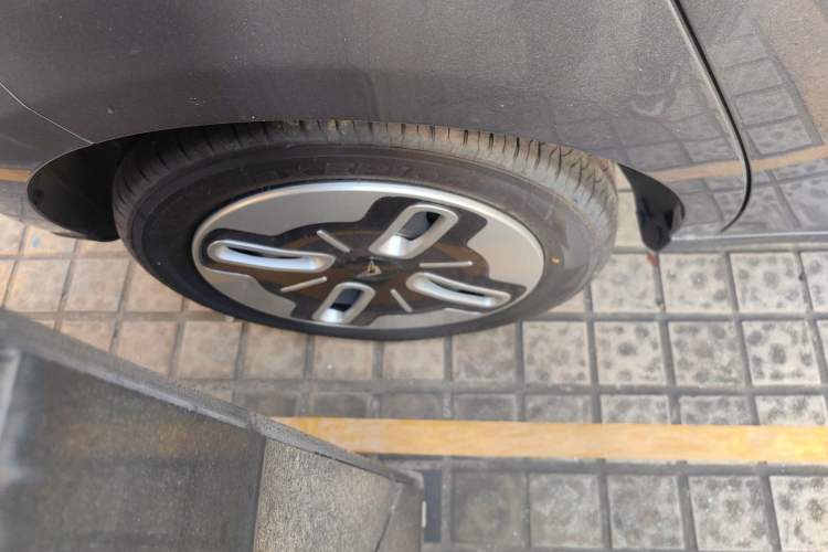 Used Cowin October 2025 Mate 410 km Surfing Edition Right Rear Wheel Hub