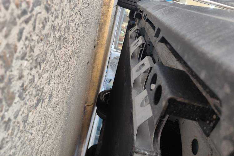 Used Cowin October 2025 Mate 410 km Surfing Edition Right Side Sill