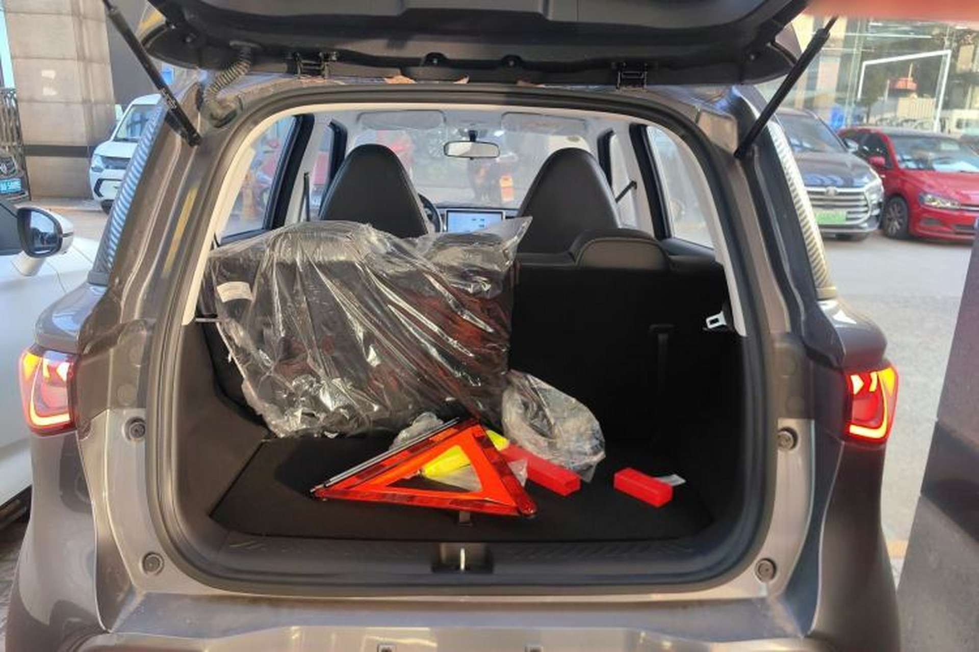 Used Cowin October 2025 Mate 410 km Surfing Edition Trunk