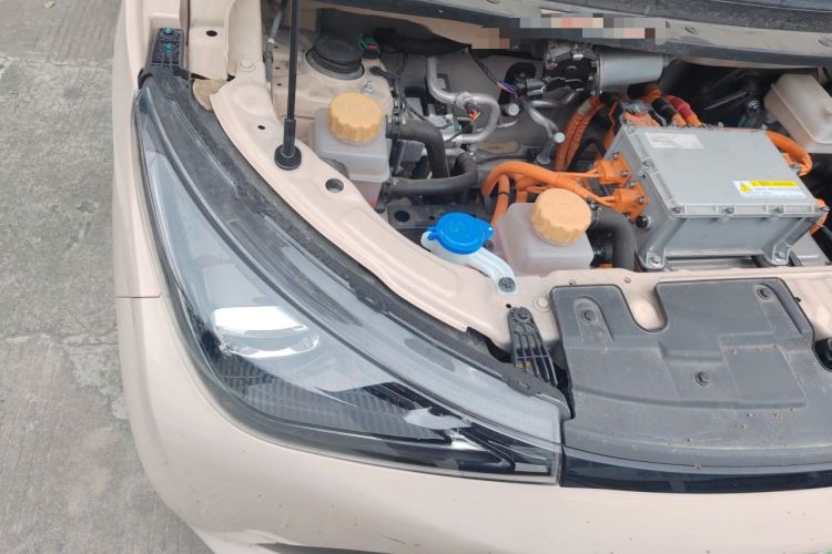 Used Cowin October 2025 Mate 410 km Surfing Edition Engine Bay Right