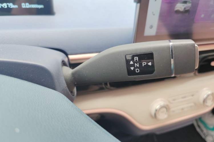 Used Cowin October 2025 Mate 410 km Surfing Edition Gear Lever