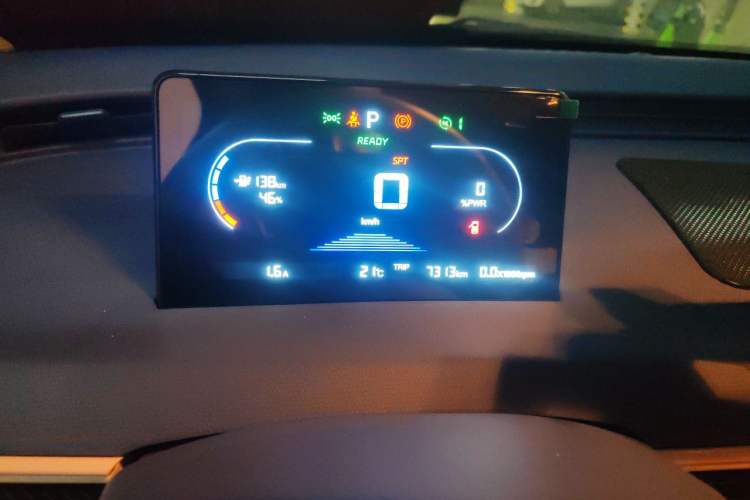 Used Cowin October 2025 Mate 300km Surfing Edition Odometer Close Up