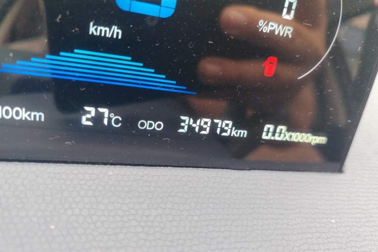 Used Cowin October 2025 Mate 410 km Surfing Edition Odometer Close Up
