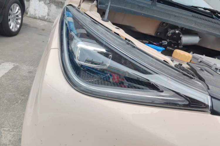 Used Cowin October 2025 Mate 410 km Surfing Edition Right Front Headlight