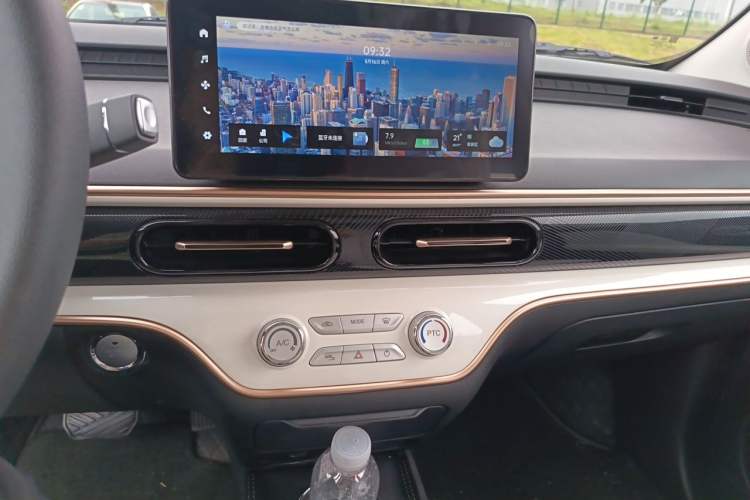 Used Cowin October 2025 Mate 410km Wind-Chasing Edition Audio And AC Panel