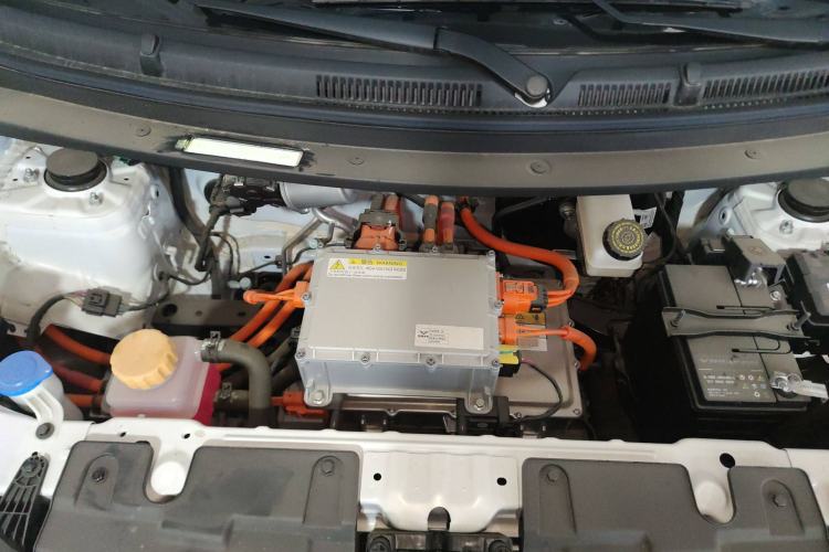 Used Cowin October 2025 Mate 300km Surfing Edition Engine Bay