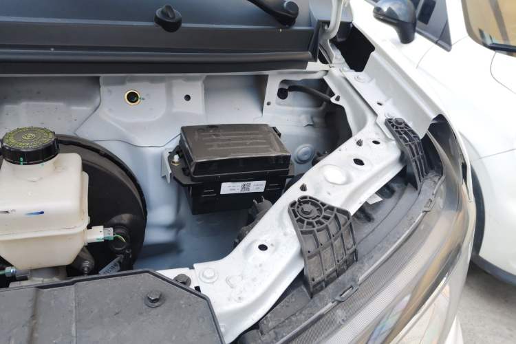 Used Cowin October  Engine Bay Left
