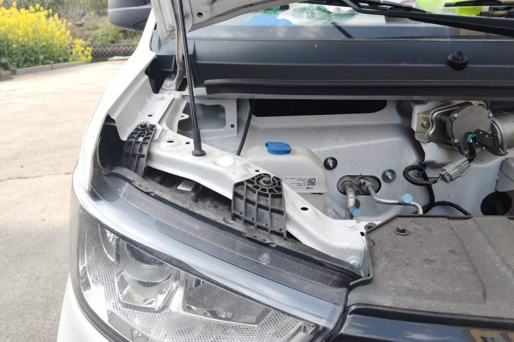 Used Cowin October  Engine Bay Right
