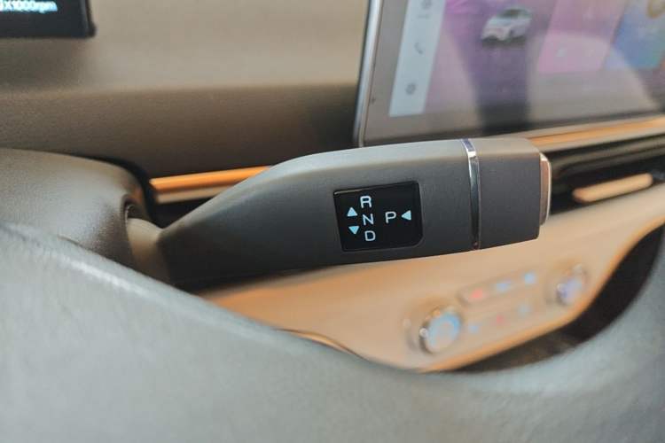 Used Cowin October 2025 Mate 300km Surfing Edition Gear Lever