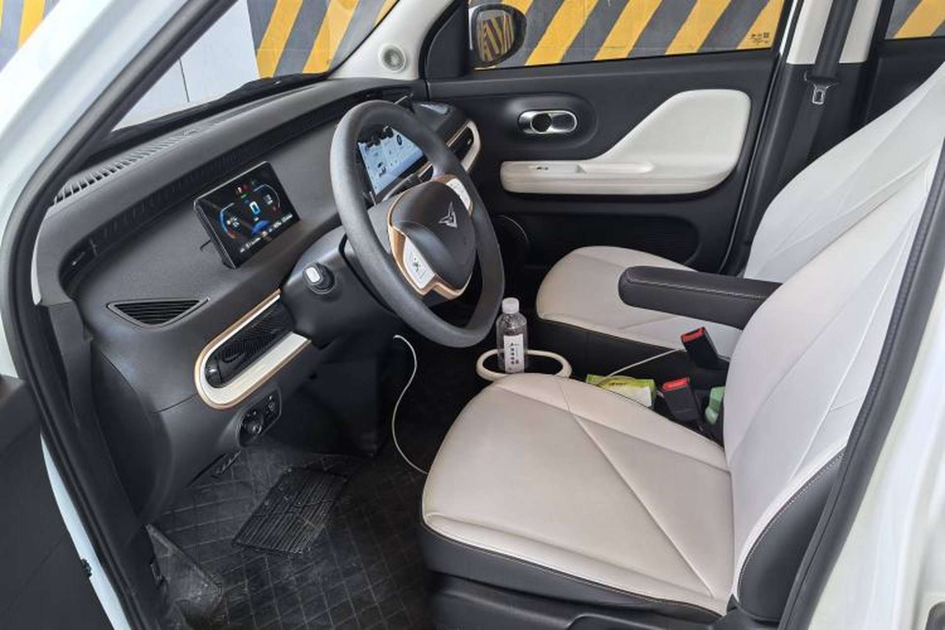 Used Cowin October 2025 Mate 300km Surfing Edition Interior 1