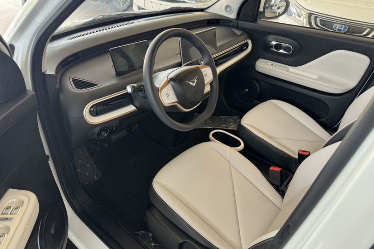 Used Cowin October 2025 Mate 300km Surfing Edition Interior 2