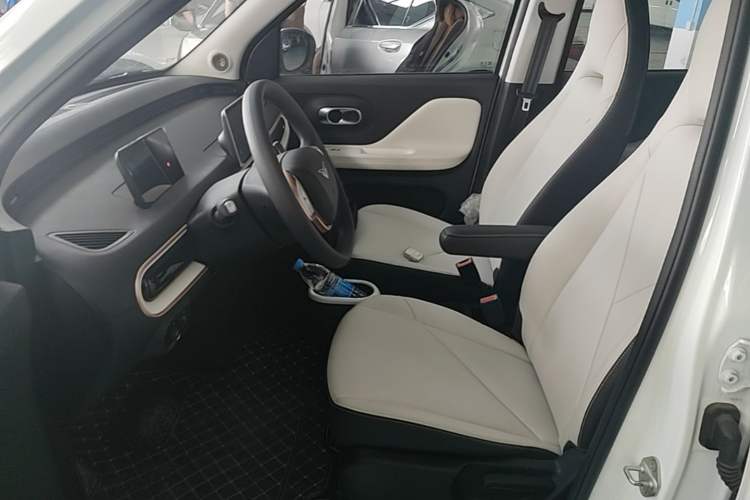 Used Cowin October 2025 Mate 300km Surfing Edition Left Front Seat