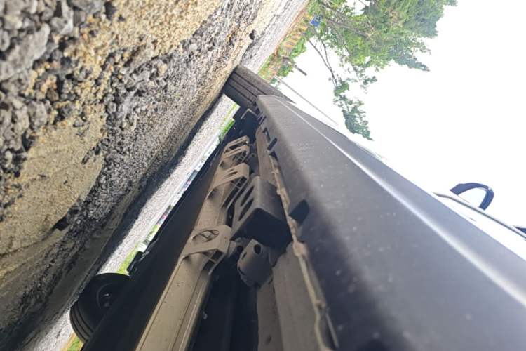 Used Cowin October 2025 Mate 300km Surfing Edition Left Side Sill