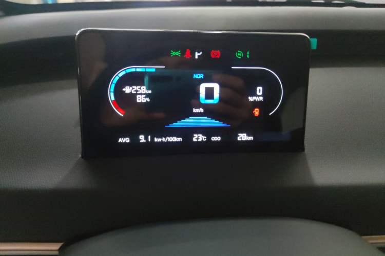 Used Cowin October 2025 Mate 300km Surfing Edition Odometer Close Up