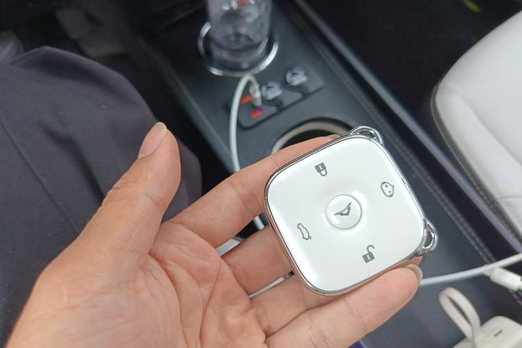 Used Cowin October 2025 Mate 410km Wind-Chasing Edition Vehicle Key