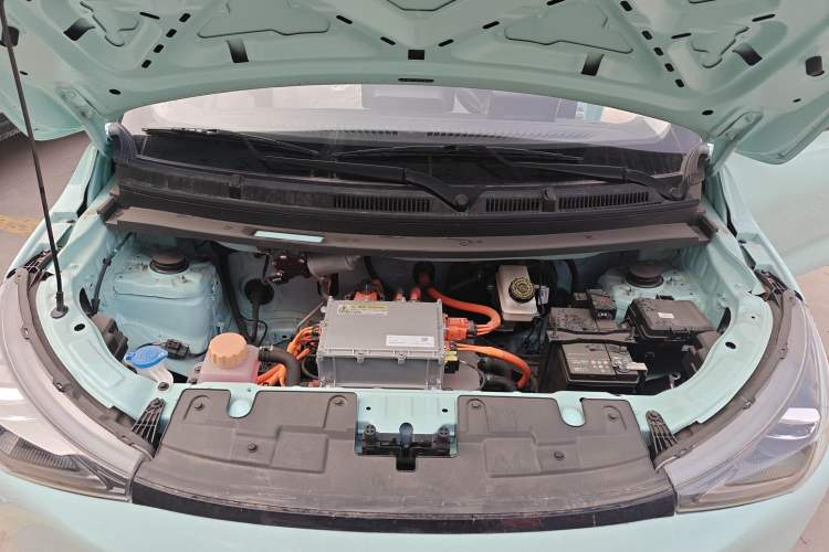 Used Cowin October 2026 Model Mate 305km Guoxuan Surfing Waves Edition Engine Bay