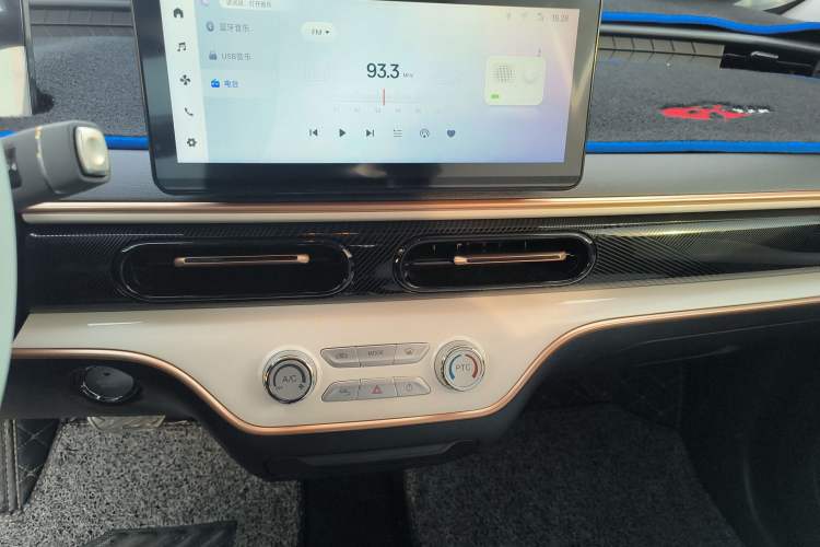 Used Cowin October 2026 Model Mate 305km Guoxuan Wind-Chasing Edition Audio And AC Panel