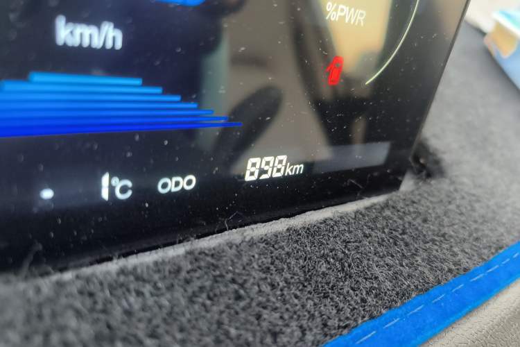 Used Cowin October 2026 Model Mate 305km Guoxuan Wind-Chasing Edition Odometer Close Up