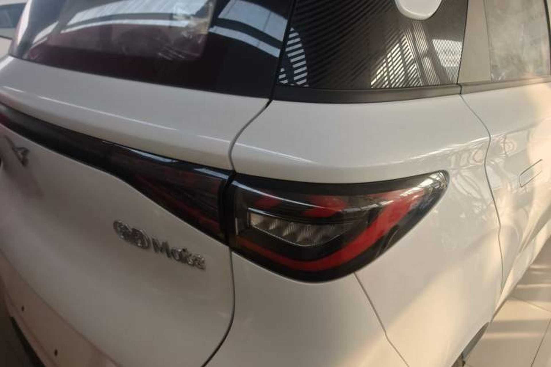 Used Cowin October 2026 Model Mate 305km Guoxuan Surfing Waves Edition Right Rear Taillight