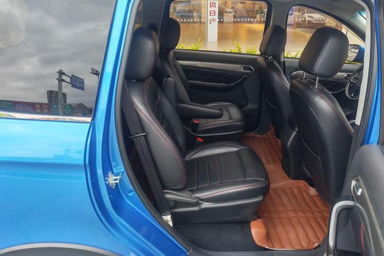 Used Cowin V3 2016 1.5L Automatic SmartConnect II Navigation Edition Interior 4