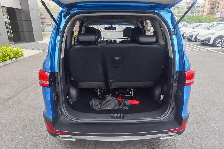 Used Cowin V3 2016 1.5L Automatic SmartConnect II Navigation Edition Trunk