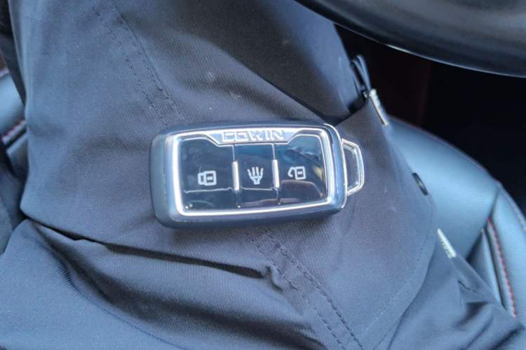 Used Cowin V3 2016 1.5L Automatic SmartConnect II Navigation Edition Vehicle Key