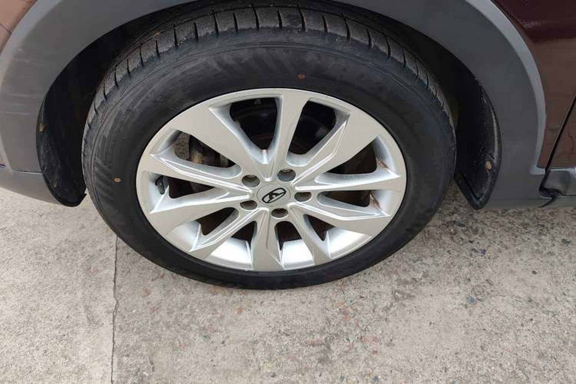 Used Cowin V3 2016 1.5L Automatic SmartConnect II Navigation Edition Left Front Wheel Hub