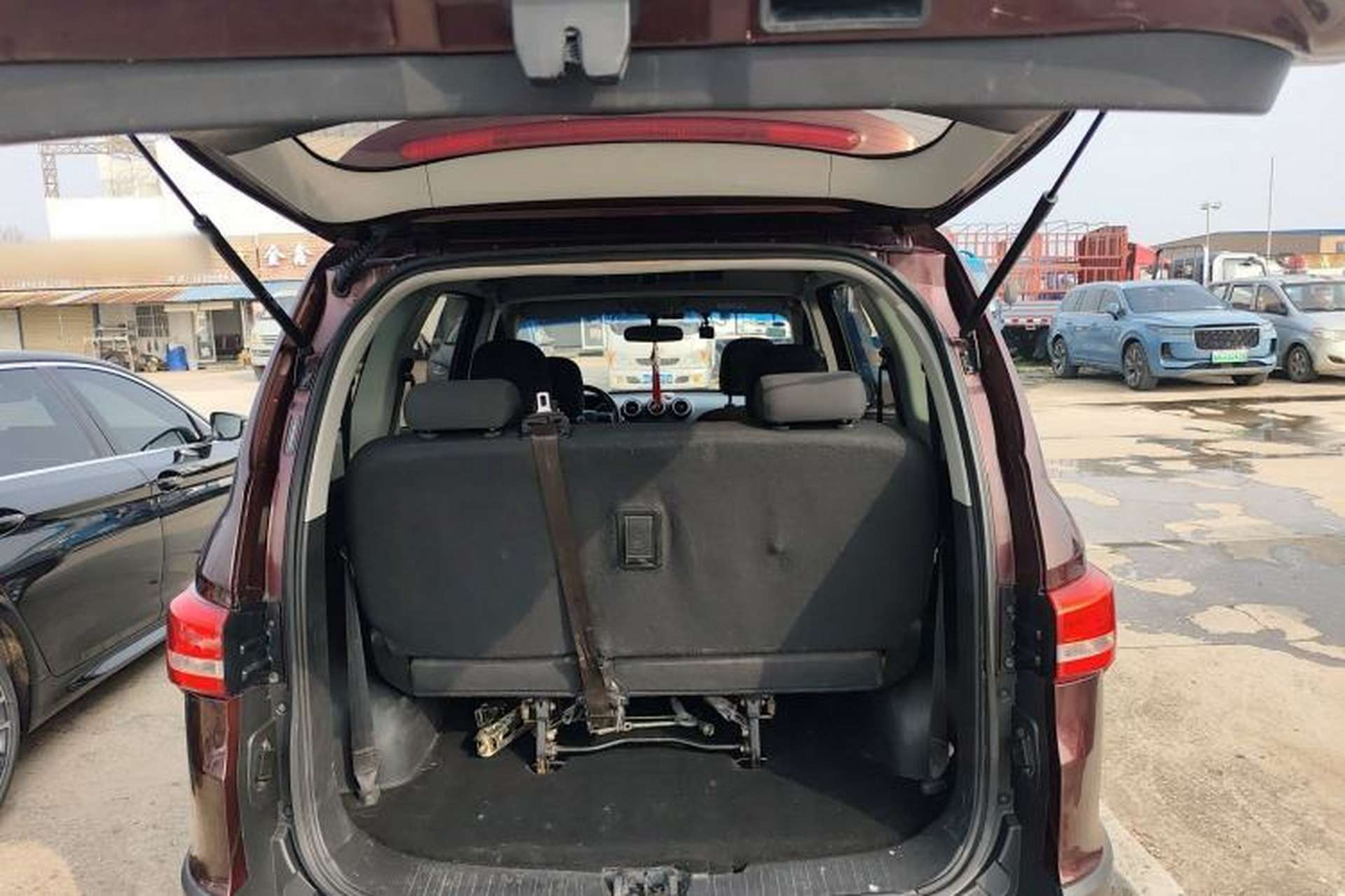 Used Cowin V3 2016 1.5L Automatic SmartConnect II Navigation Edition Trunk