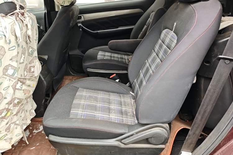 Used Cowin V3 2016 1.5L Manual SmartConnect II Navigation Version Left Rear Seat