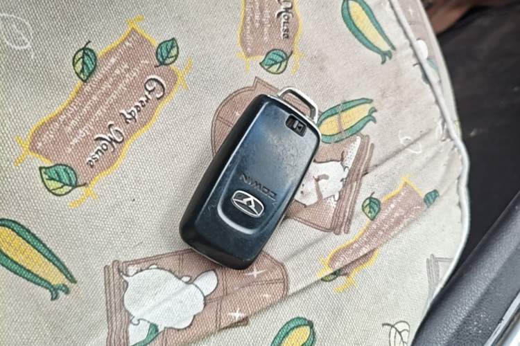 Used Cowin V3 2016 1.5L Manual SmartConnect II Navigation Version Vehicle Key