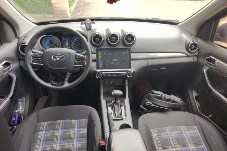 Used Cowin V3 2016 1.5L Automatic SmartConnect II Navigation Edition Center Console