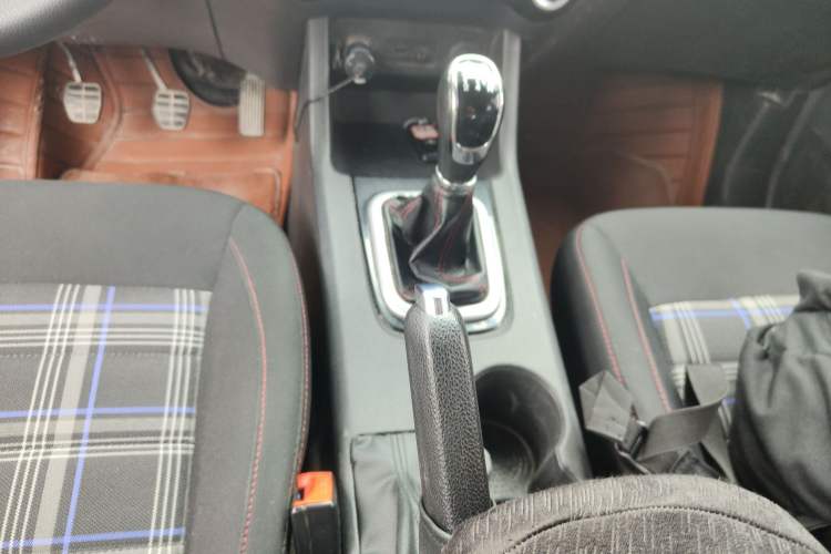 Used Cowin V3 2016 1.5L Manual SmartConnect II Navigation Version Gear Lever